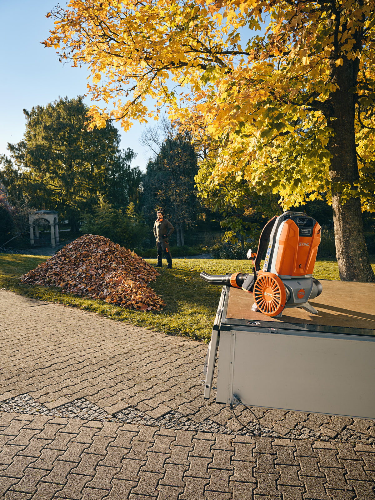 STIHL dmuchawa do liści akumulatorowa BGA 300 (plecakowa, bez akumulatora i ładowarki) - zdjęcie 7